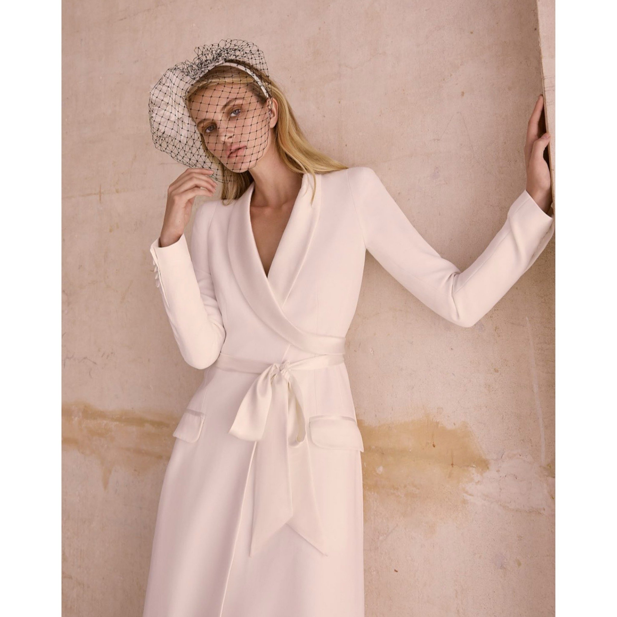 ▫️The iconic Garance dress by @temperleybridal▫️Luxurious crepe, silk satin shawl collar and a soft satin sash 🤍
.
.
.
.
.
#temperleybridal #iconicbride #2024wedding #temperley #winterwedding #civilweddingdress #londonbridetobe #citywedding #modernb