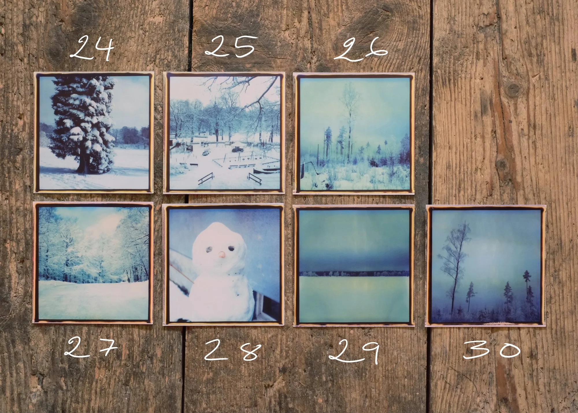 Exklusiva konstkort som lyfter varje rum. Ge som en personlig gåva, skicka som ett unikt vykort eller häng upp som väggkonst.