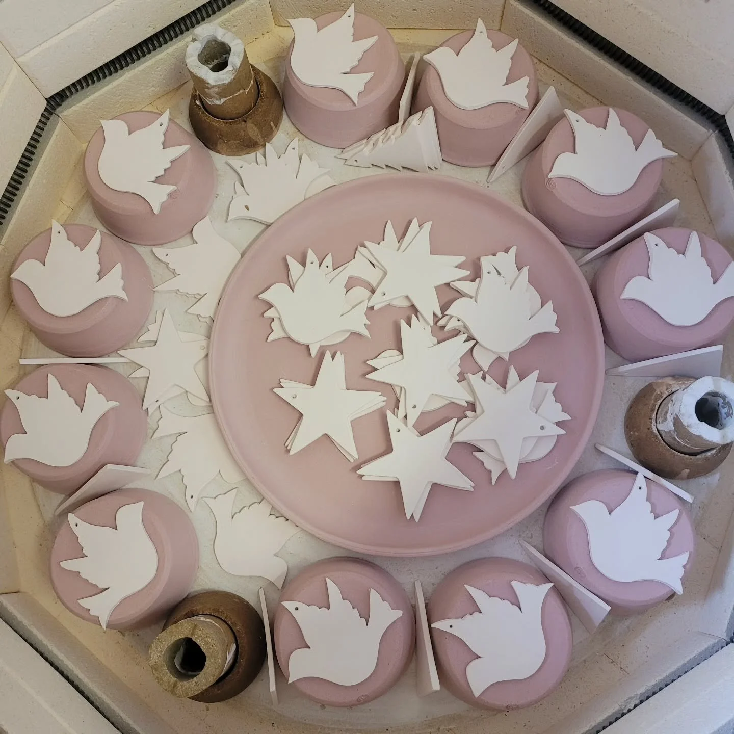 Hi everyone 👋 I have started loading the kiln with more pots to re-stock @theleachpottery and top up my online shops 😊
Been filling the gaps with Christmas decorations, these will be glazed and decorated with gold lustre and will be available soon!