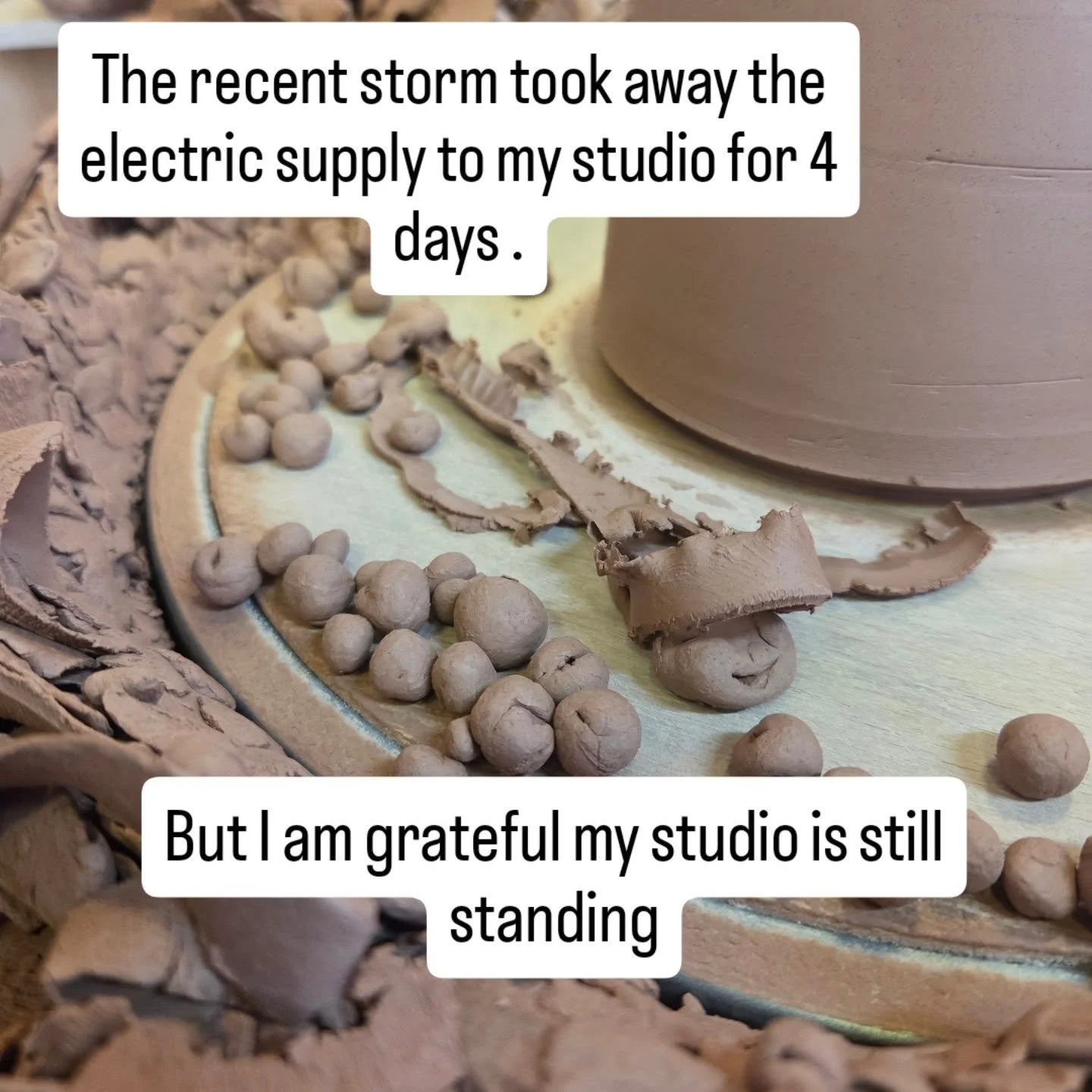 At 2pm today the power supply was back! 
I did what I could, cleaning, tidying, paperwork etc but I am so glad I can finally turn and finish the pieces I made at the begining of last week.

Storm Goretti hit hard but I am lucky my studio is still sta