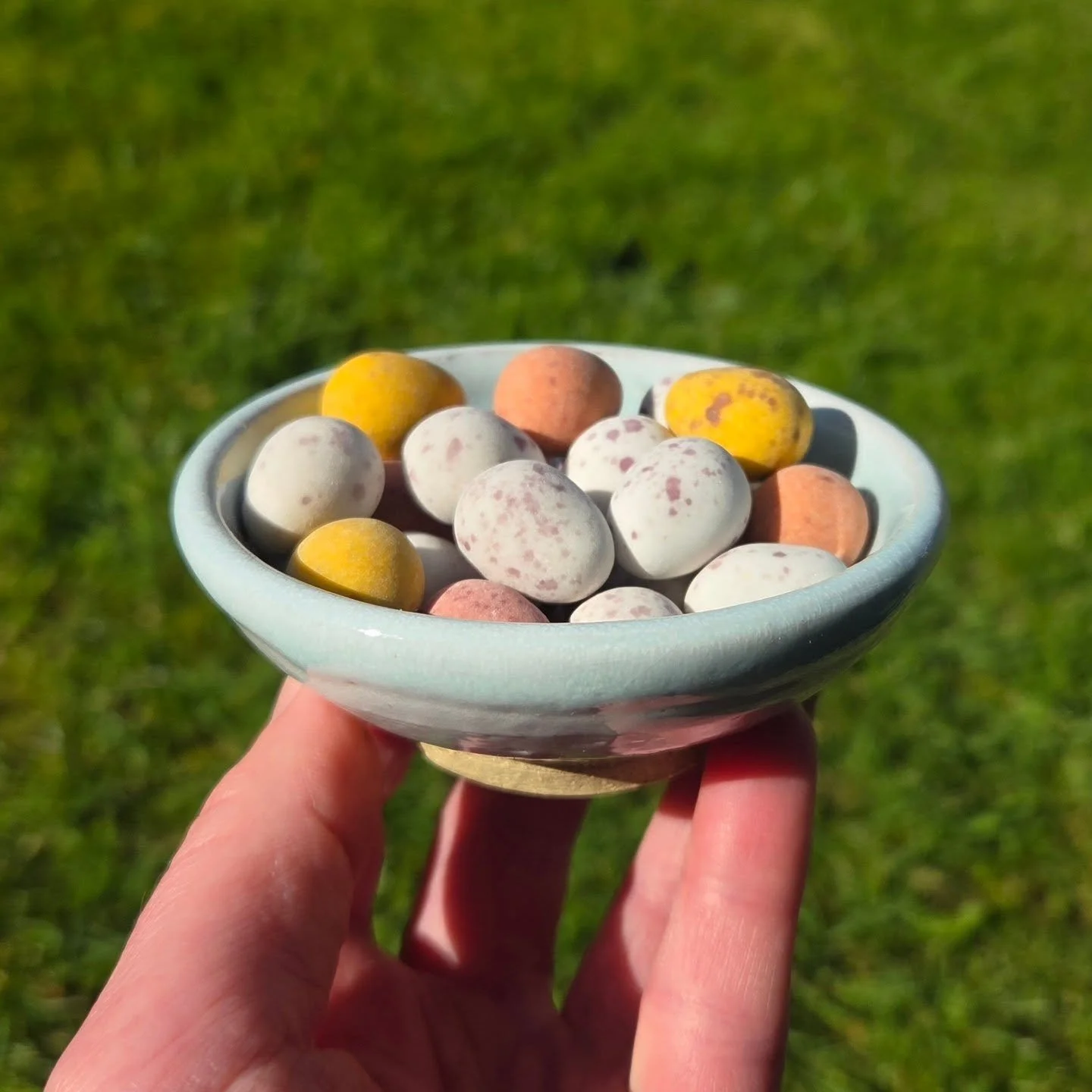 Mini bowl perfect for mini eggs 🥚

Happy Easter all 🐣

#handcrafted #craft #instapottery #smallbusiness #pottery