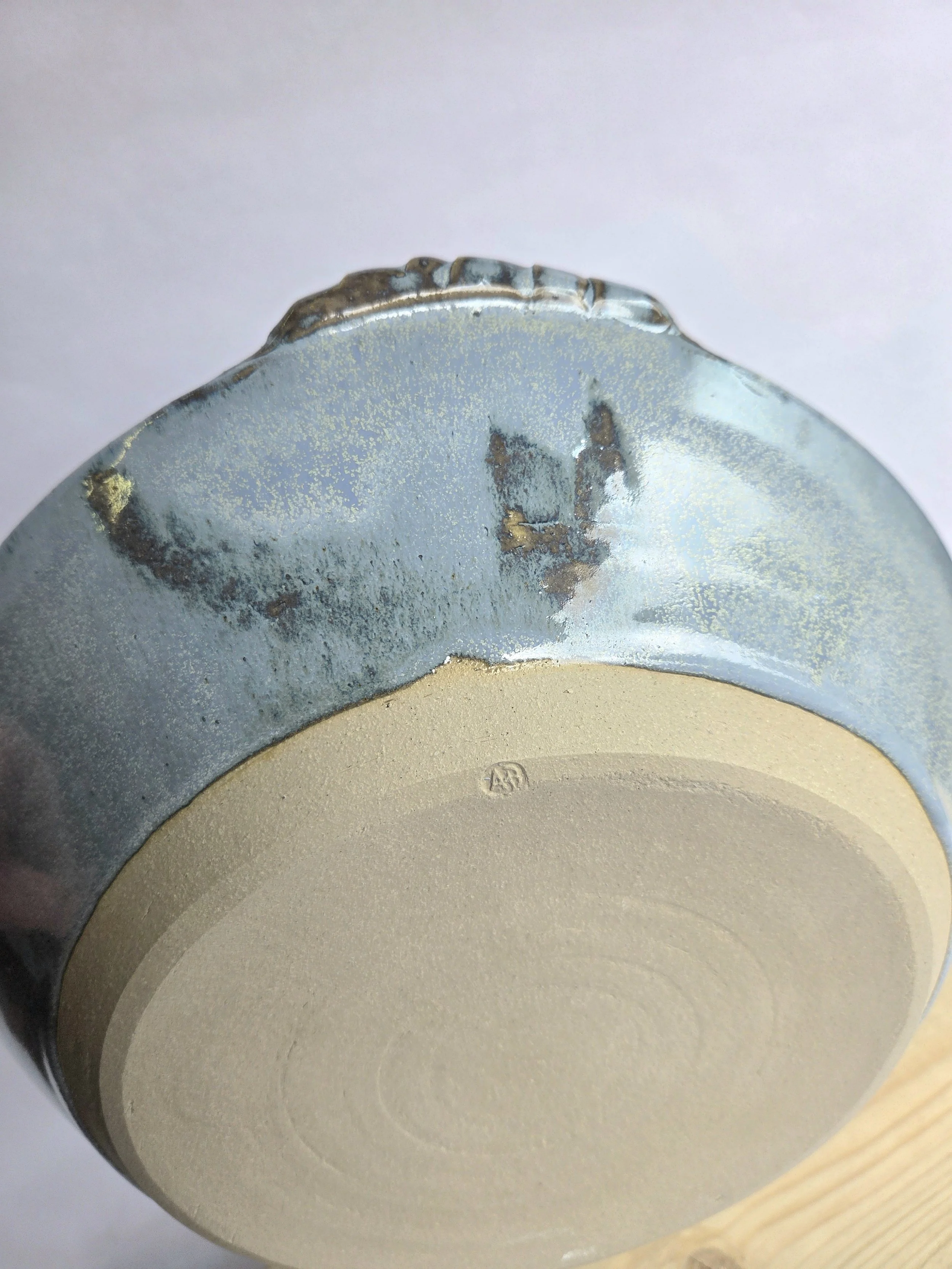 Handled Fruit bowl 01b.jpg