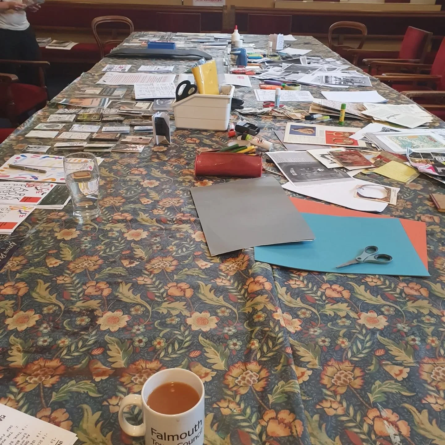 What a day! Thanks to @falmouthartgallery and @funpalaces for inviting me along to talk about the @czlibrary and @fishfactoryarts. It was a joy to be hanging out with @northernpoetry / @affinityskateboarding for the first time in a looong time. 

Som