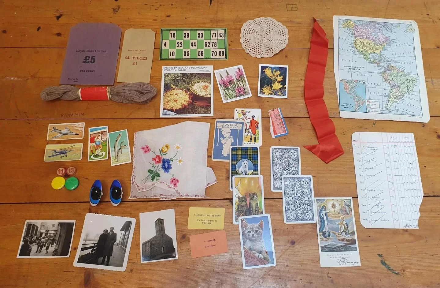 Here's an example of what you can find in my goody bags...

2 x screenprinted badges
2 x wooden bingo pieces
4 x tea cards
1 x hank of mending yarn
1 x &pound;5 paper banking bag
1 x &pound;1 6d paper banking bag
2 x large eyeballs (or 4 small ones)
