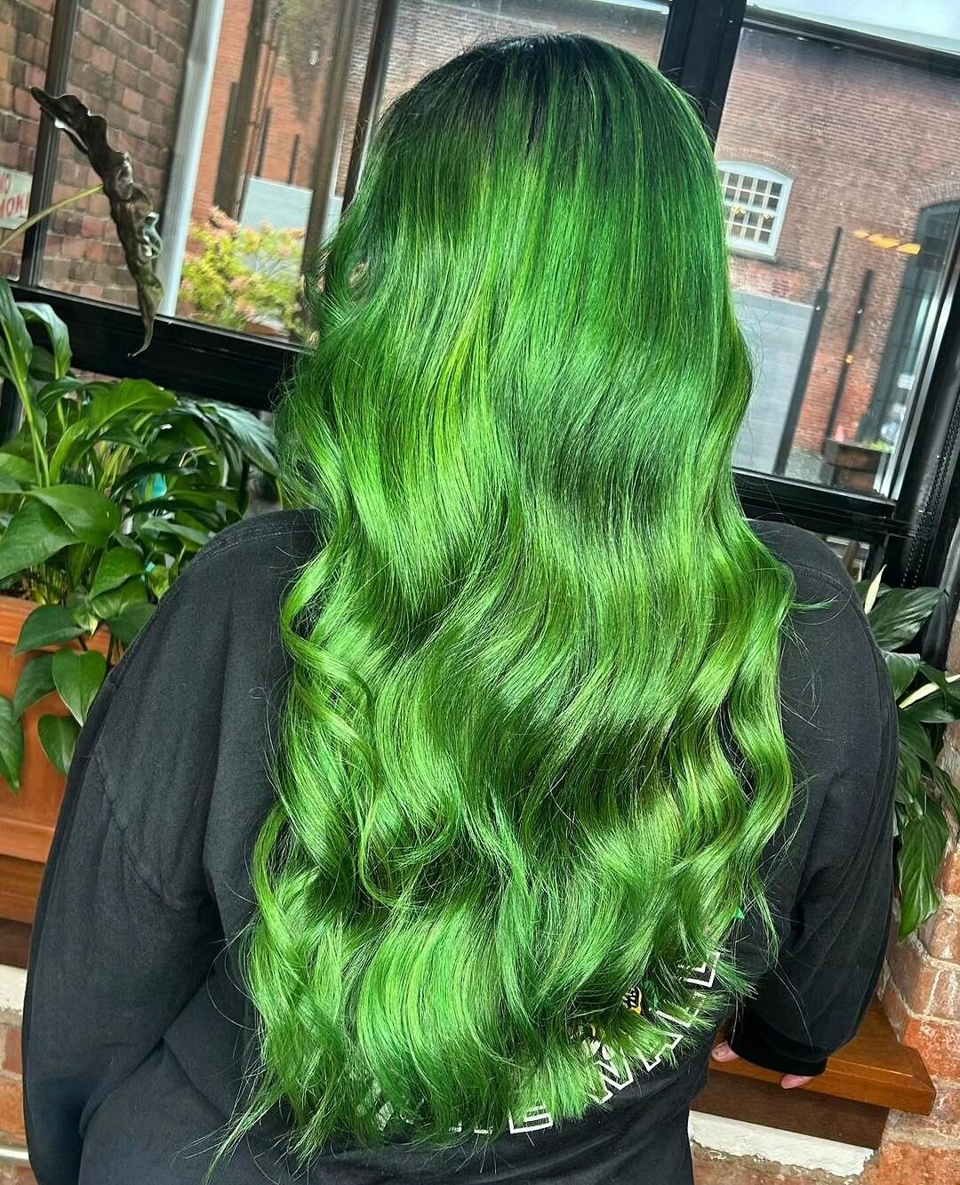 &quot;It's not easy bein' Green&quot; 
@beauty.by.gabby.savard 
Call (401) 437-8688 today to book w Gabby!