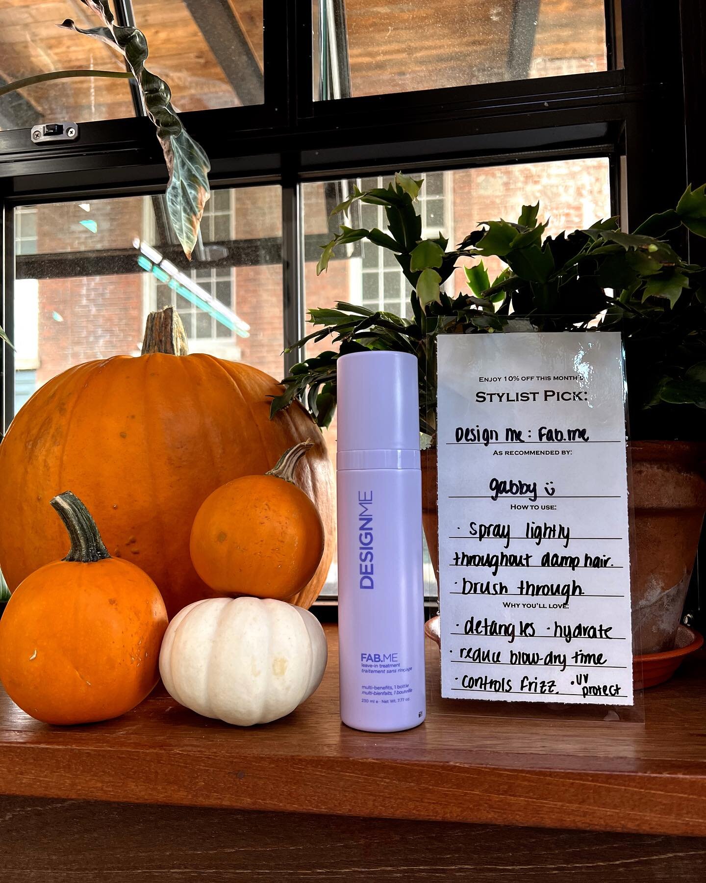 Fall is here and so is a new product of the month! 🍁 This months product is Design Me: Fab Me Leave In Treatment which was chosen by our stylist Gabby (@beauty.by.gabby.savard ). Gabby loves this product because it speeds up your blow dry time as we