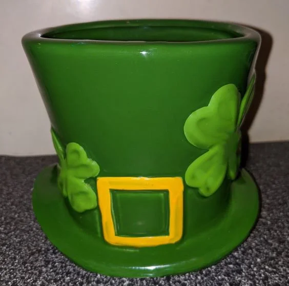 leprechaun hat 2.jpeg
