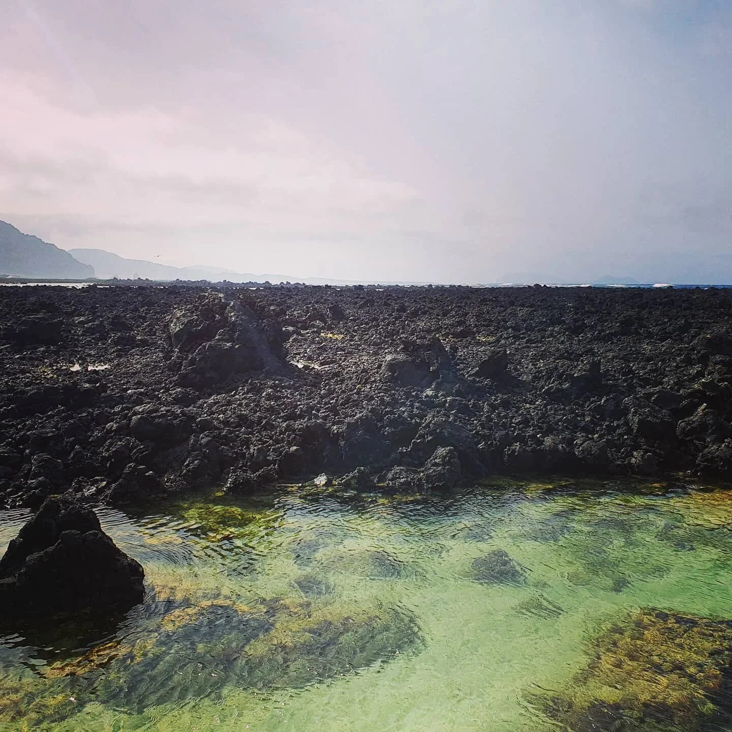 Vulcano reef, ocean view far out to the right, mountains to the left, laguna with bueatiful clear water and happy days!