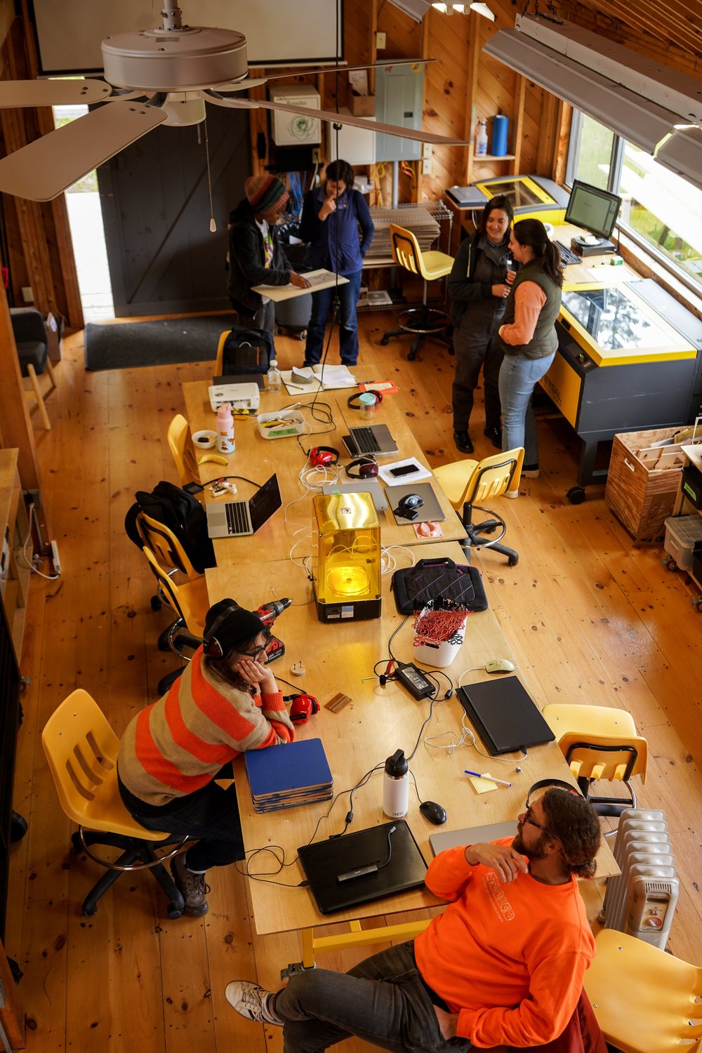 Resident artists gather and collaborate in the Fab Lab during Open Studio Residency, photo by Dan Rajter, 2023. Image courtesy of Haystack Mountain School of Crafts.