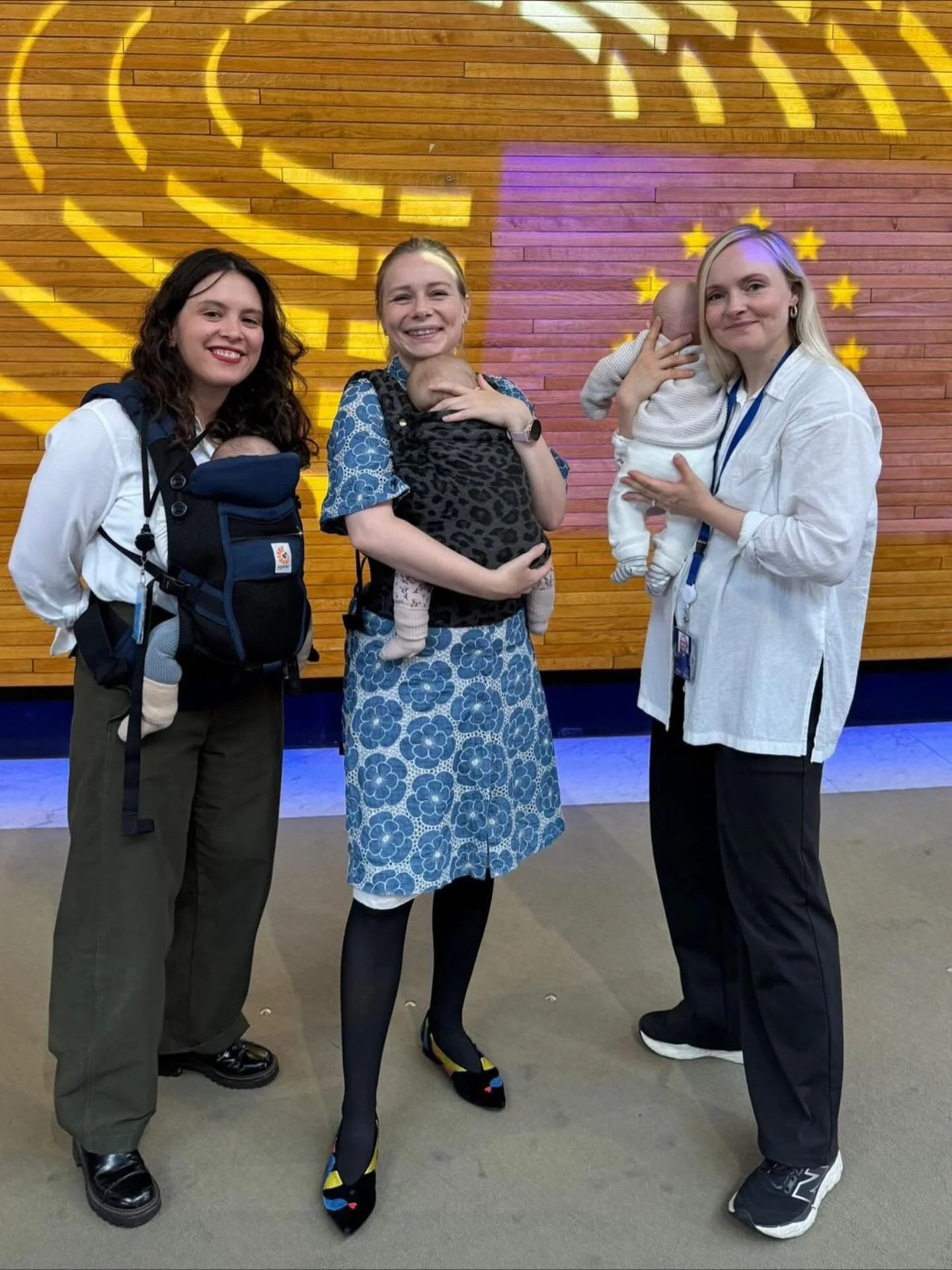 Everyone should be able to balance family and work 💪👶 But to make that possible, we need proper parental leave systems - the very thing the European Union (and we as MEPs) asks the Member States to guarantee.
Right now, the European Parliament has