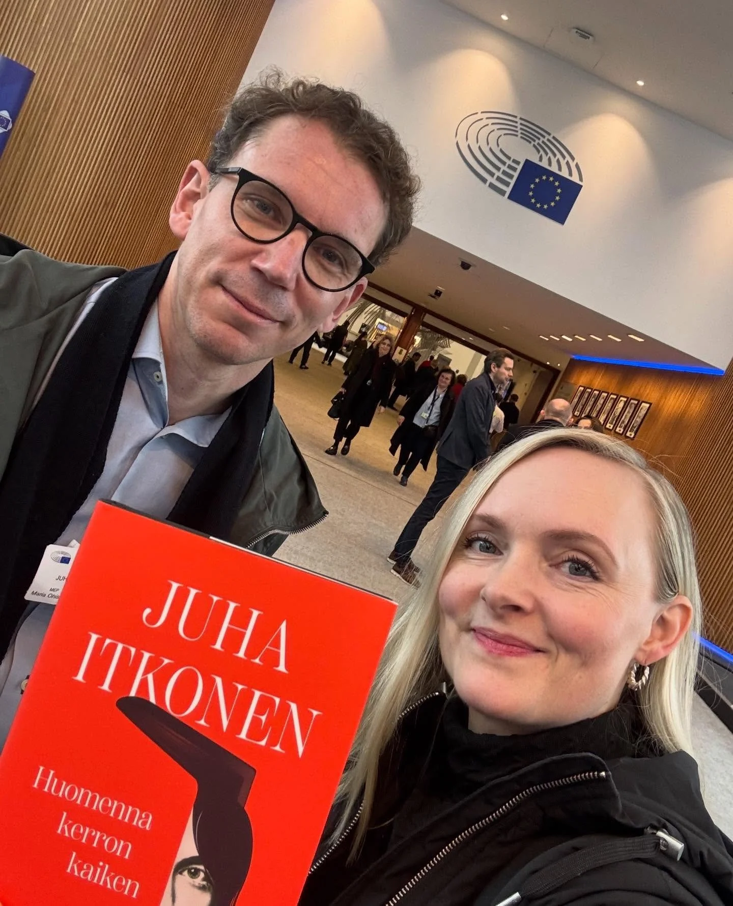 Kiitos Juha Itkonen visiitist&auml; ja hyv&auml;st&auml; keskustelusta Euroopan parlamentissa. 

Ootko jo lukenut Itkosen kirjoja? Taannoin Ihmett&auml; kaikki puhutteli isosti. ❤️

Olispa jouluna taas vihdoin aikaa lukea ajan kanssa. 📚🌟🎄