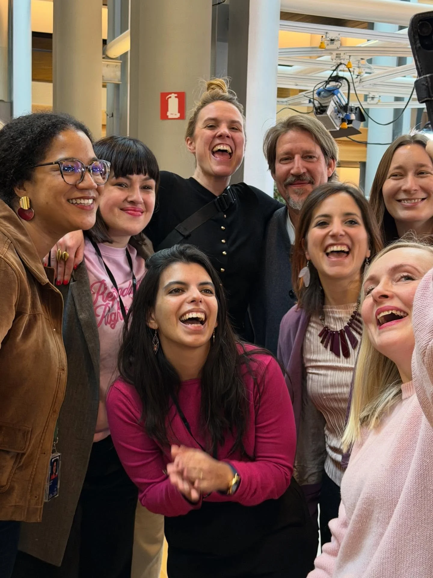 Olipa vuosi. Maailma ymp&auml;rill&auml; myllert&auml;&auml; ja omassakin el&auml;m&auml;ss&auml; oli muutoksen tuulia. El&auml;m&auml;n makuista hommaa. ❤️

Parasta uutta vuotta 2026 kaikille!🤩

12 kuvaa kuluneelta vuodelta.

1. Yksi vuoden t&auml;