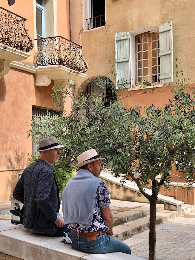 la galerie mairie simon john outside.jpg