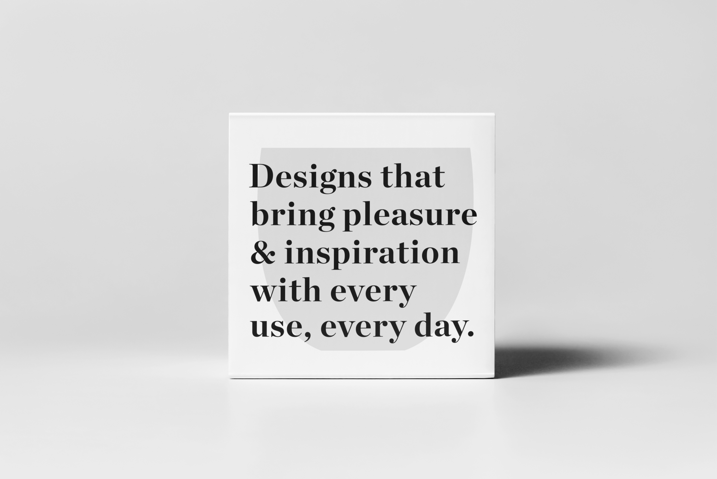 03_Box Mock-up_closed_front.png