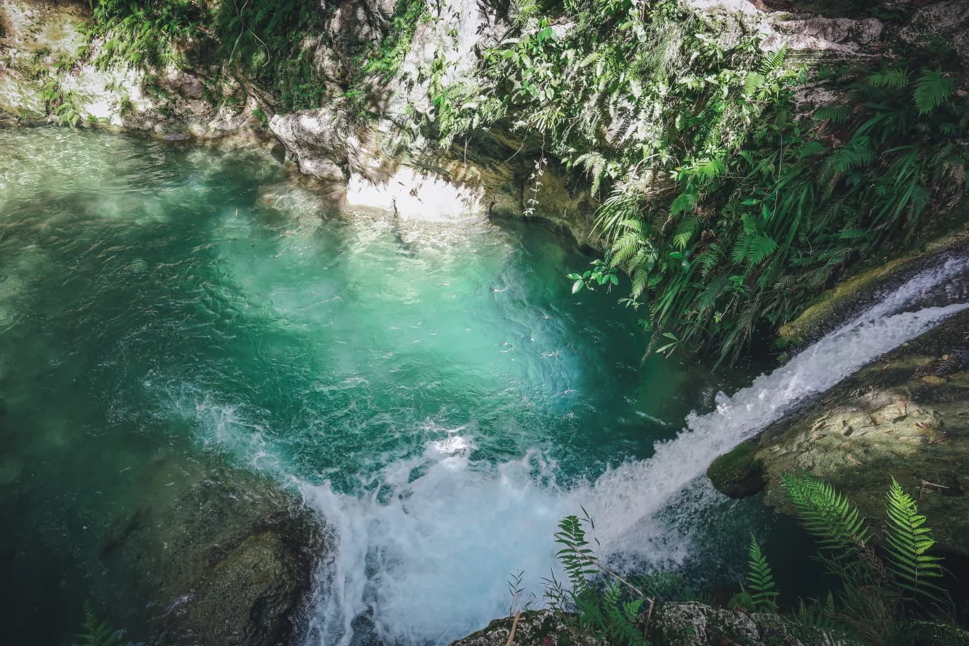 travel-blog-blogger-redhead-round-the-world-water-falls-cebu-philppines.jpg