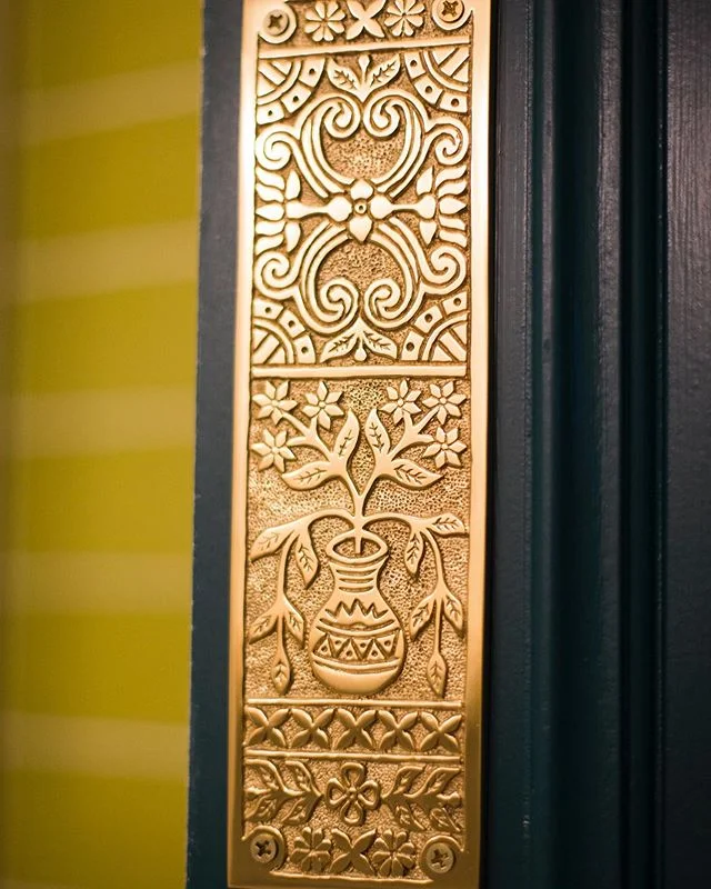 I spy something gold... #gold #craftbeer #newportbeach #newrestaurant #fableandspirit #ohshiny #details #interiordesign #elements #mythology #restaurantdesign #lido #vialido #locals #comingsoon #cantwaittomeetyou #letseat #chefdriven #casualfinedinin