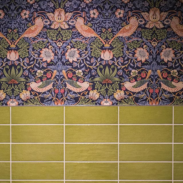 #birds #wallpaper #design #interiordesign #sneakpeak #color #tiling #newportbeach #newrestaurant #fancybathroom #newportbeachrestaurant #casualfinedining #symmetry #irishamerican #mythology #nature 📸 @kfierrophotographs