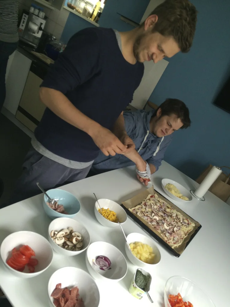 Mittlerweile Tradition bei uns und nicht mehr weg zu denken: Gemeinsam kochen und Mittagessen.