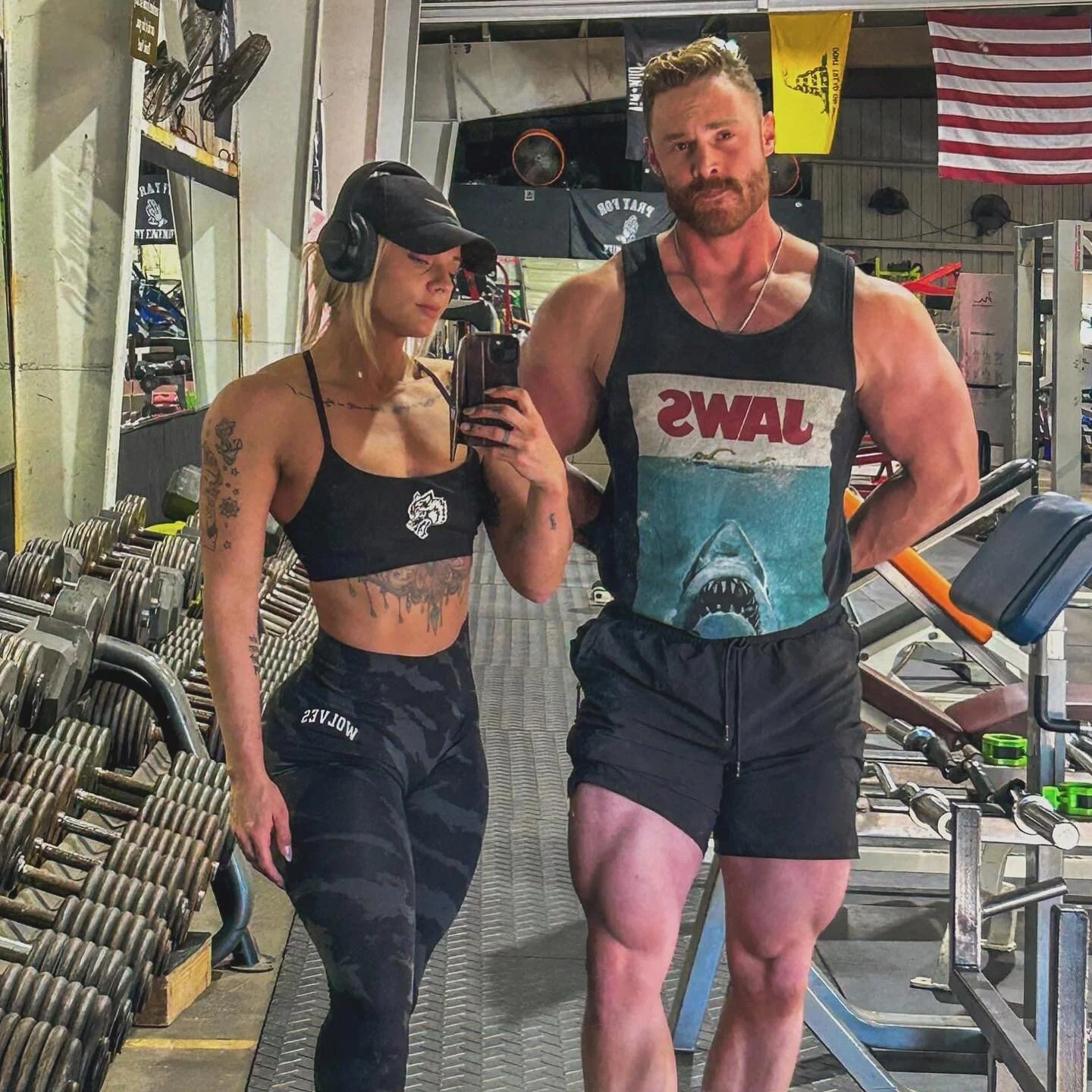 Out here doing bodybuilder $**t 
@theironasylumgymoftexas 💪🏻 

🔥: @travis_the_cameraman 
🧊: Yours Truly - of course 💁🏼&zwj;♀️

#bodybuilding #bodybuildingcouple #couplegoals #gym #gymrat #bulkingseason #gymdatesandproteinshakes @darcsport @shed