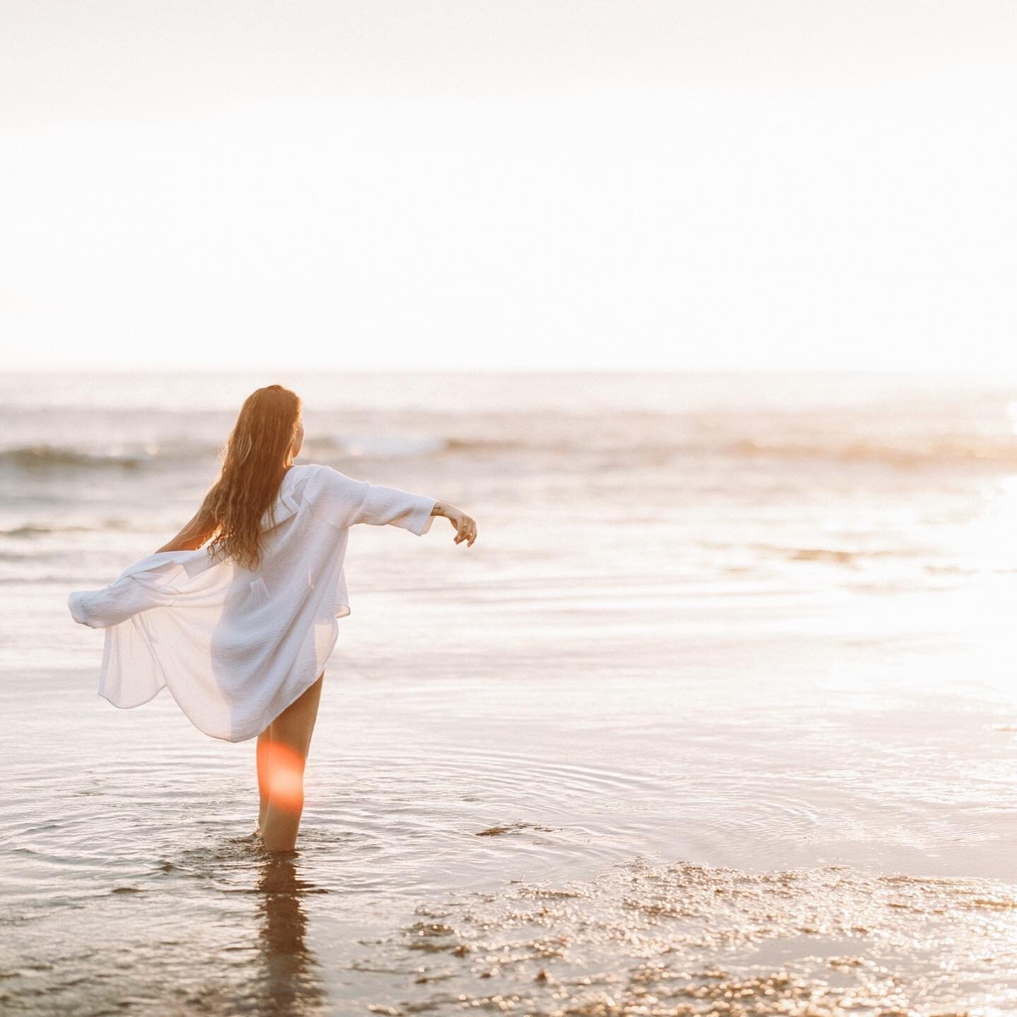 Walking on sunshine☀️ 
@rachelpigula 

#sandiegophotographer #lajolla