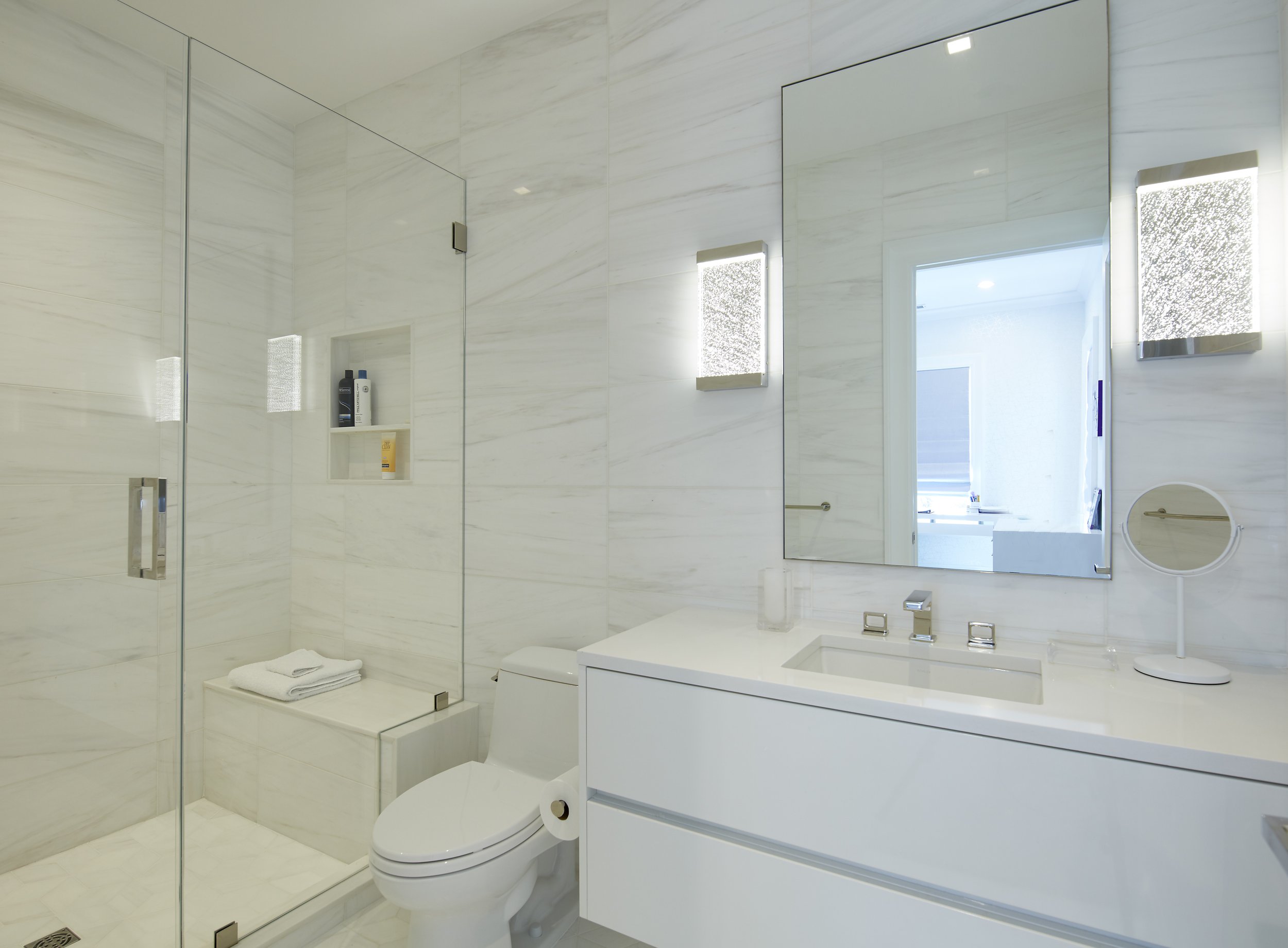 GirlsRoomBath13202.jpg