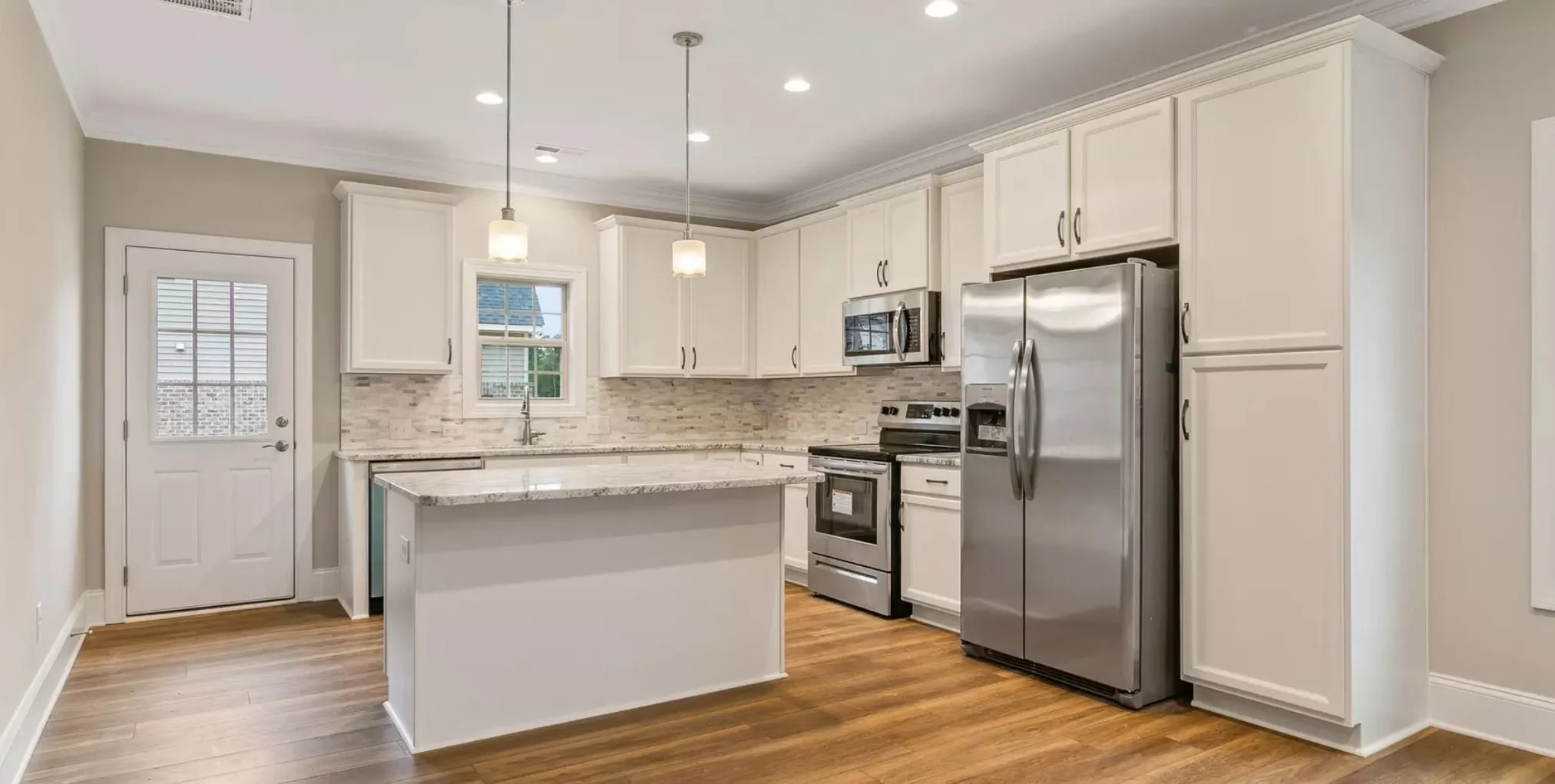 Kitchen3.JPG