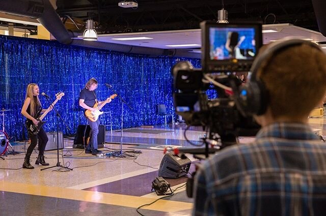 From behind the cameras at the Heart to Hope Telethon.
Photos by Savannah Butler. @savvyshots_musicians
#telethon #livemusic #livetv #performance #fender #fenderstratocaster #fenderprecision