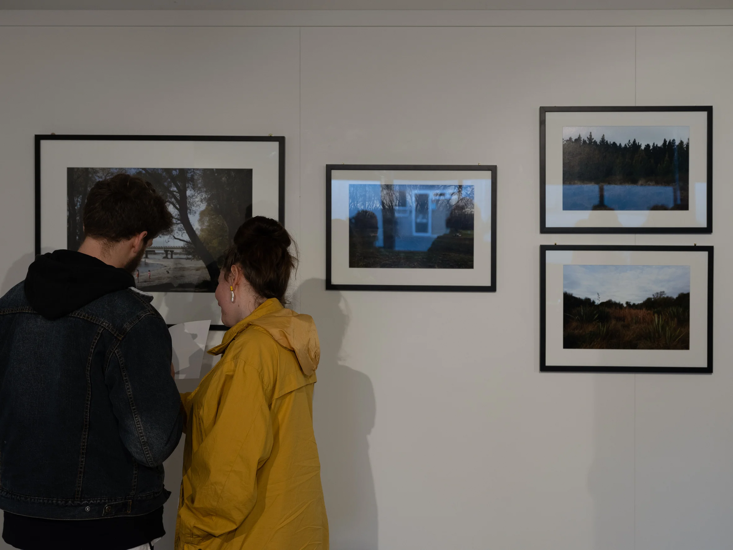  The photographs on show allow us to situate ourselves in relation to these watery landscapes and evoke memories from our own lives. In our mind, the landscape might appear so general as to be able to be substituted for another one; the sight of wate