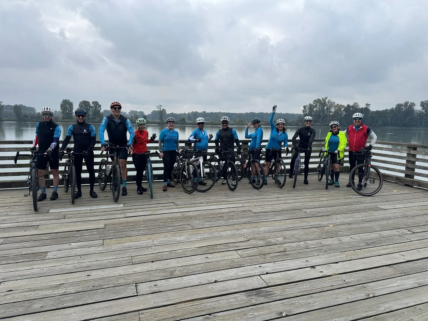 What a great turnout for the first ride of the gravel season 😎 

#gravelbike #gravelcyclist