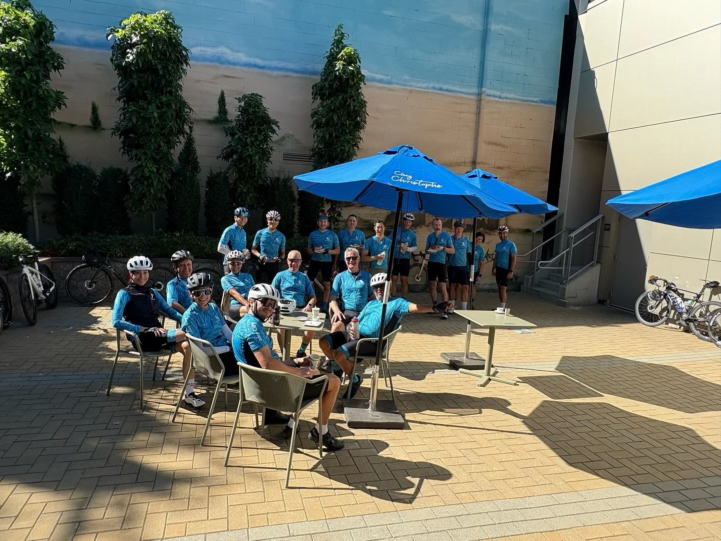 The ride out to @chezchristophe in White Rock is always a crowd favorite 🚴🏽&zwj;♂️🚴🏻&zwj;♀️🚴

#bikelifestyle #cyclist #BikeRide #CyclingAdventures #SunshineAndBikes #OutdoorVibes #CyclingLife #WeekendRide #lakecity #groupride #chezchristophe #wh