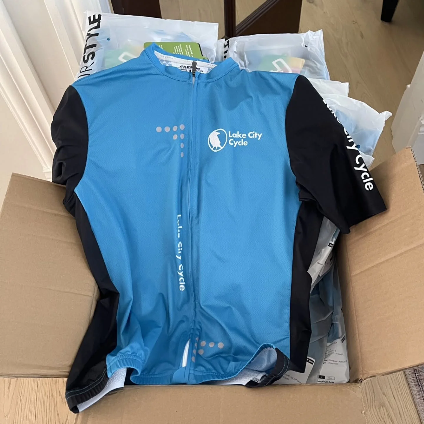 Ooooo, new jerseys for this season have arrived! Exciting stuff, and they look goooood! 🚲