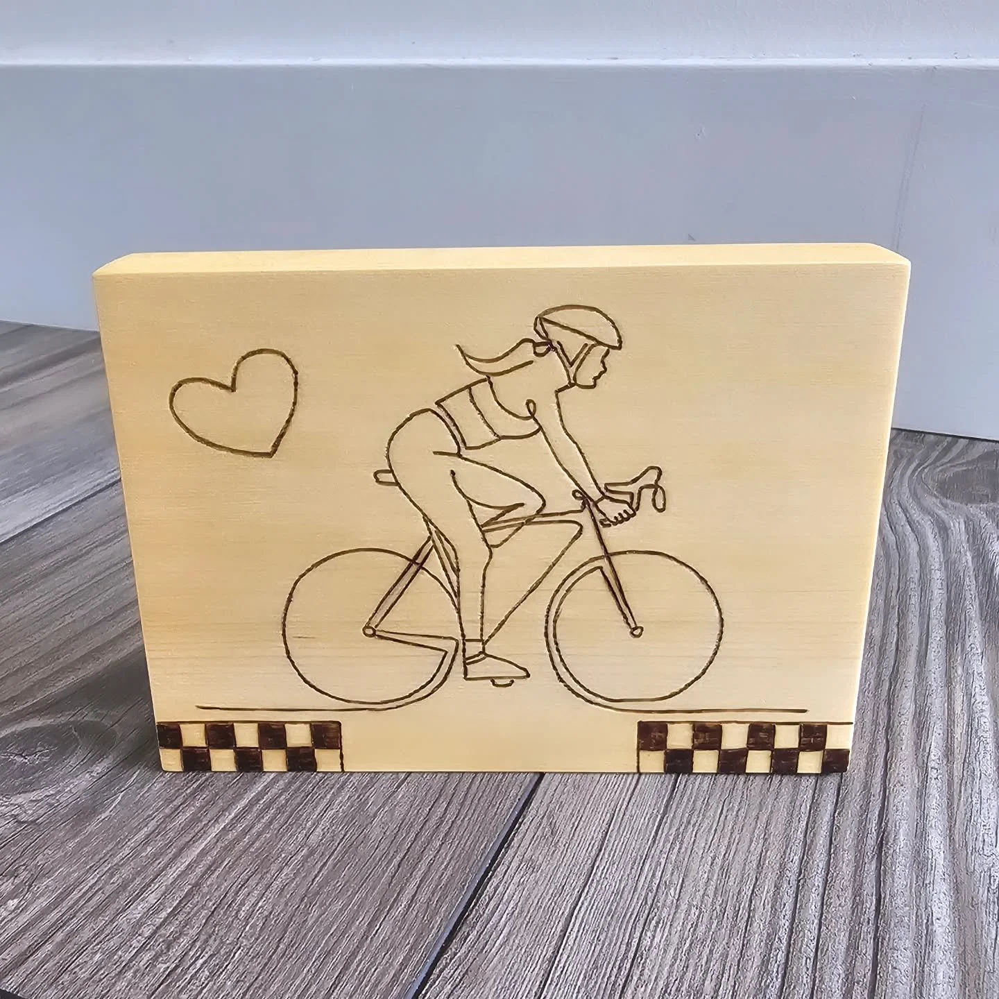 Special shout out today to all you strong and amazing cyclist moms out there in our riding community. Happy Mother's Day!🚲💐