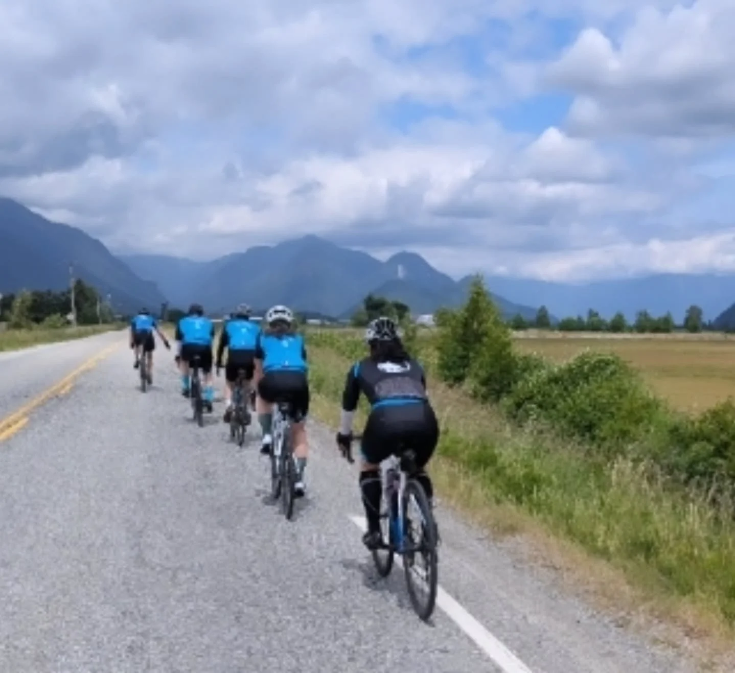 Doing what we do... another great Saturday morning club ride! Today to Fort Langley with beautiful skies and open roads 🥰🚲