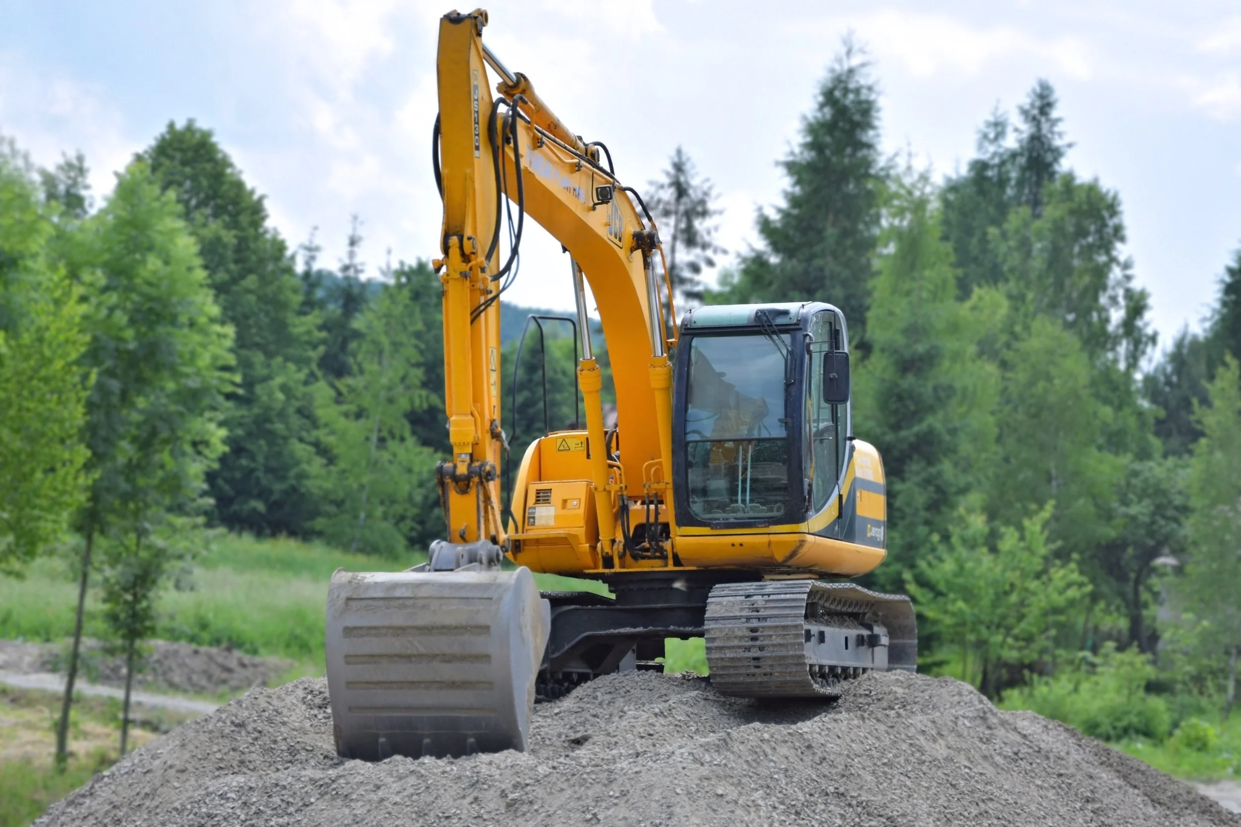 construction-excavator-gravel-95687.jpg