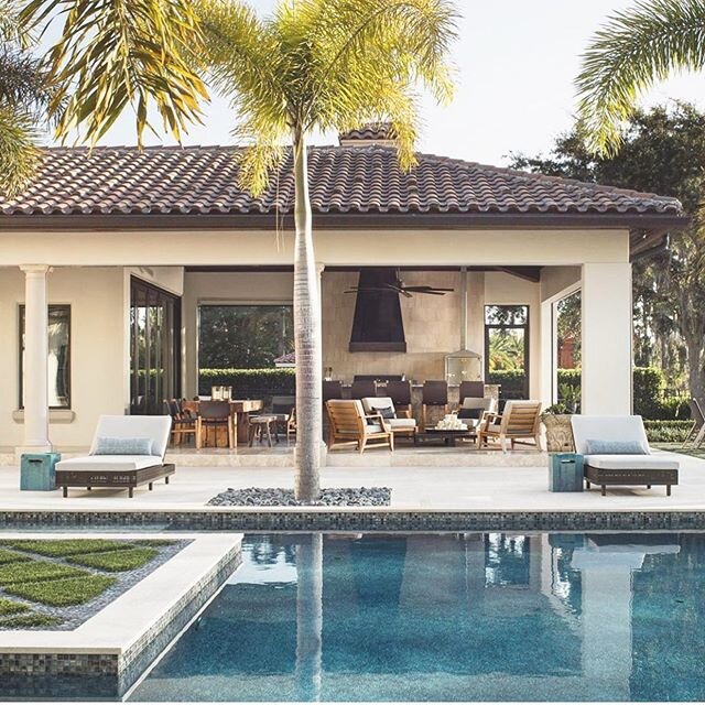 The weather is heating up here in FL 🥵🌴☀️ A nice and inviting outdoor space is just what the doctor ordered 👌🏼
.
#OutdoorLiving #SummerIsHere #OutdoorRugs #CustomRugs #Rugs #BeautifulHome #Poolside #Floors #Flooring