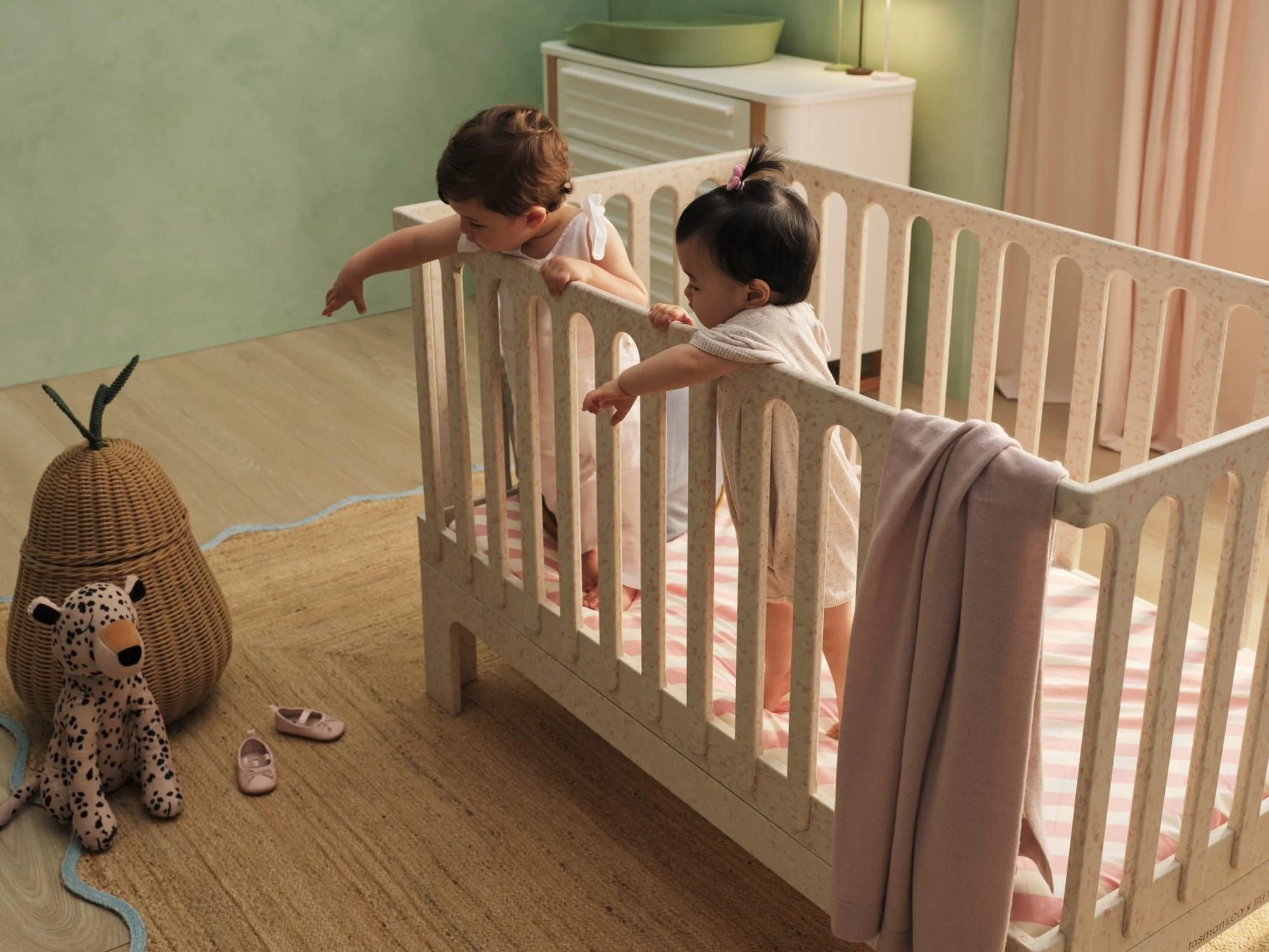Seena Baby Cot. 