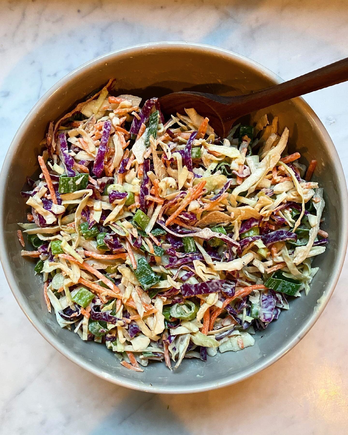 Slaw doesn&rsquo;t need mayo to be good. This one has a healthier dressing of @mightysesameco tahini, fresh lemon juice and Dijon
#eatmoreplants #cookityourself