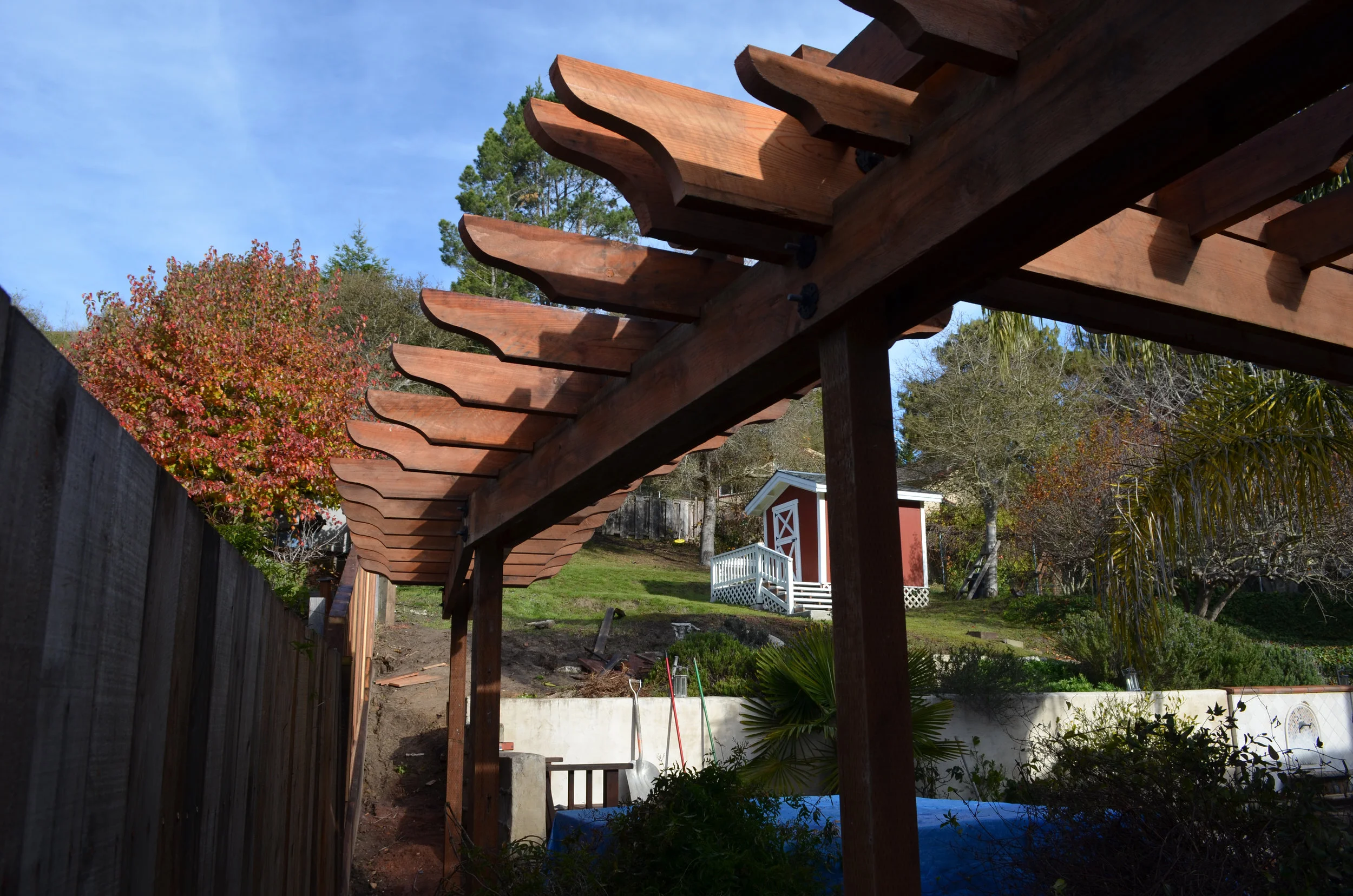 trellis with play house2.jpg