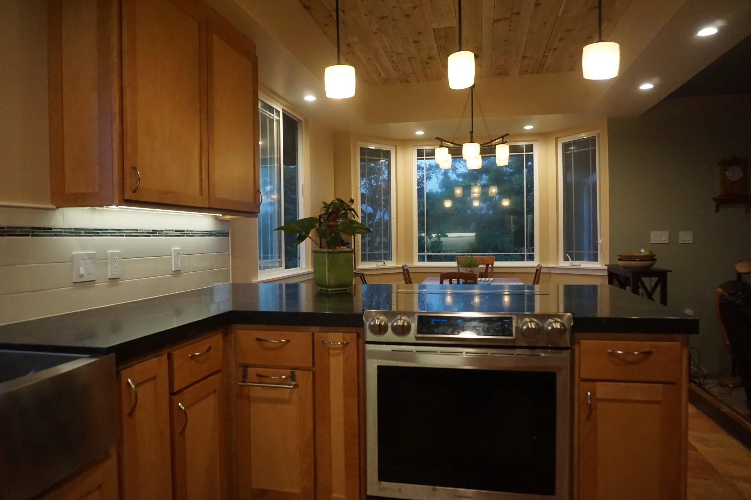 kitchen_lightswindow.JPG
