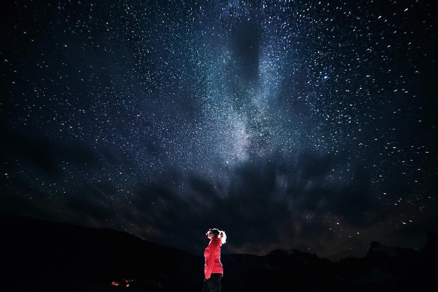Have you ever stared at the sky on a new moon night? 🌙
.
.
Taken on the black new moon while hanging with an upside down @tay.rae.jae while all my friends make fun of me using my new (hard to get used to) tripod. 
.
.
Night friends / Tripod Haters: 