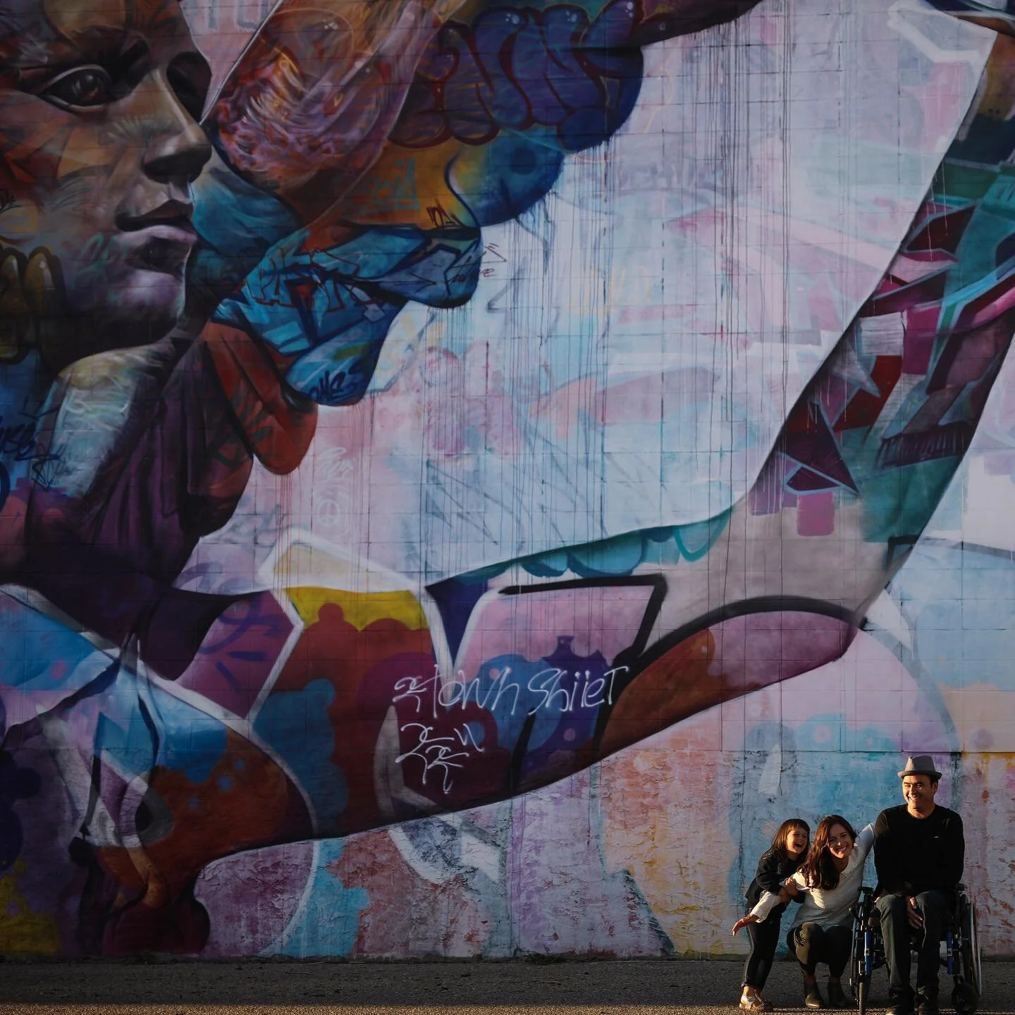 I want to thank my YEG mini session clients I recently worked with. I was originally booked to shoot at Hawerlak Park but literally driving to Edmonton thought... nope. I wanna shoot at some fun murals instead.

Gave all my mini peeps a phoneme all a