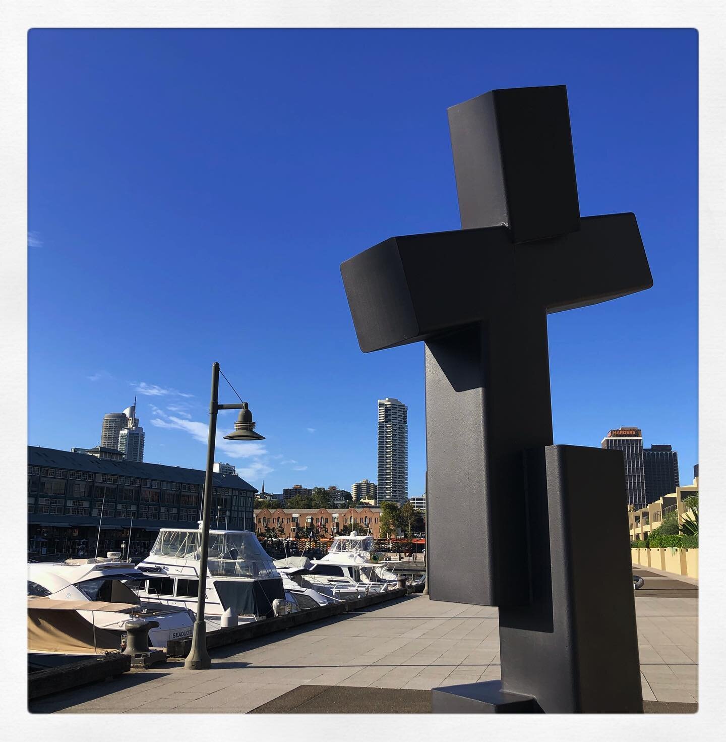 A little bit Dark Mofo or a little bit catholic guilt 🤷🏻&zwj;♀️? My morning stroll was definitely brighter (and slightly more wholesome) with Sculptures by the Wharf Woolloomooloo edition.