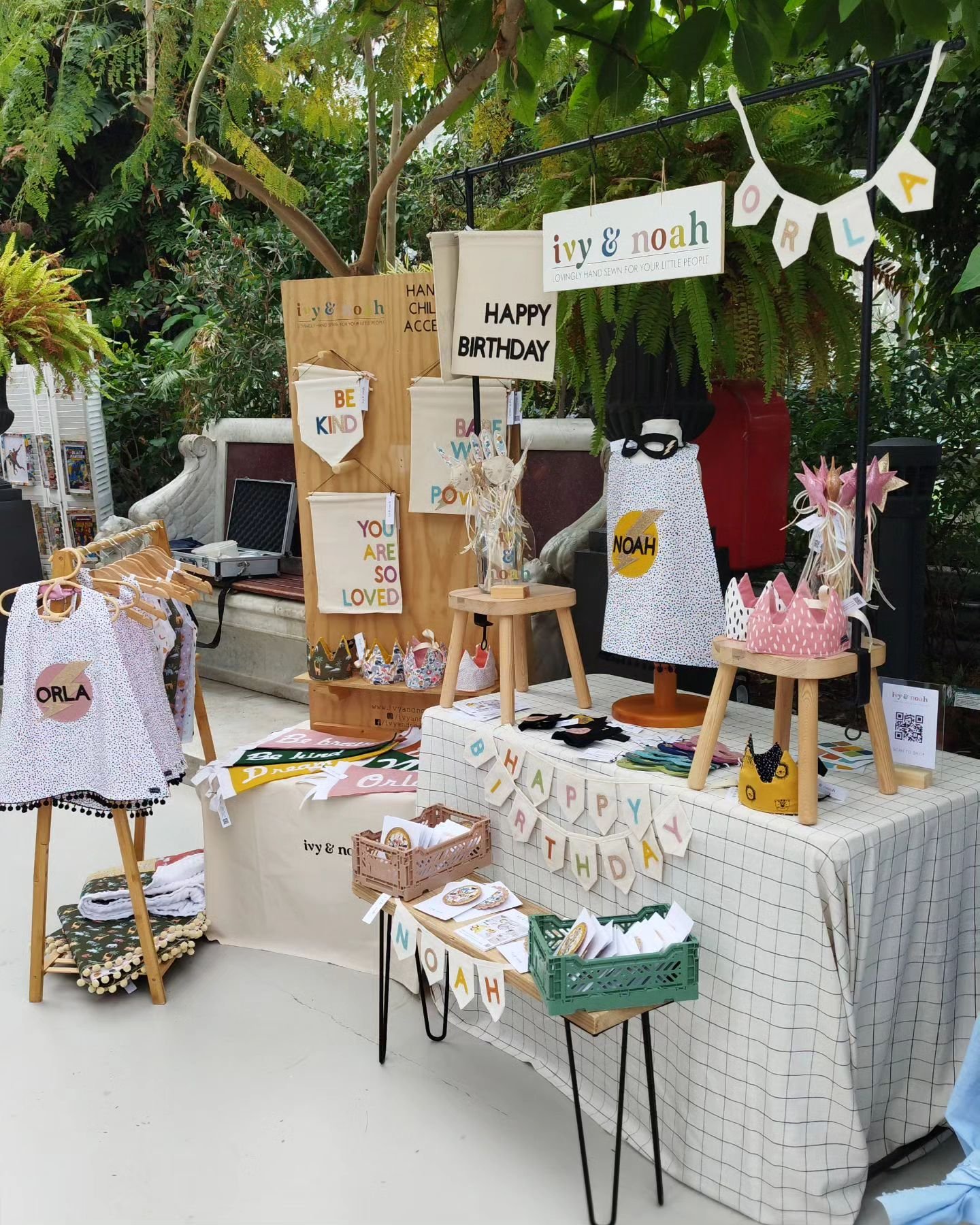 I'll so happy to finally be at the Pop Up Palm House market - I put the reminder on this year so I didn't miss out. I'll be here until 2.30-7.30pm today and back again tomorrow. It's been a busy old month - ready for a rest after this event. 

Hope t