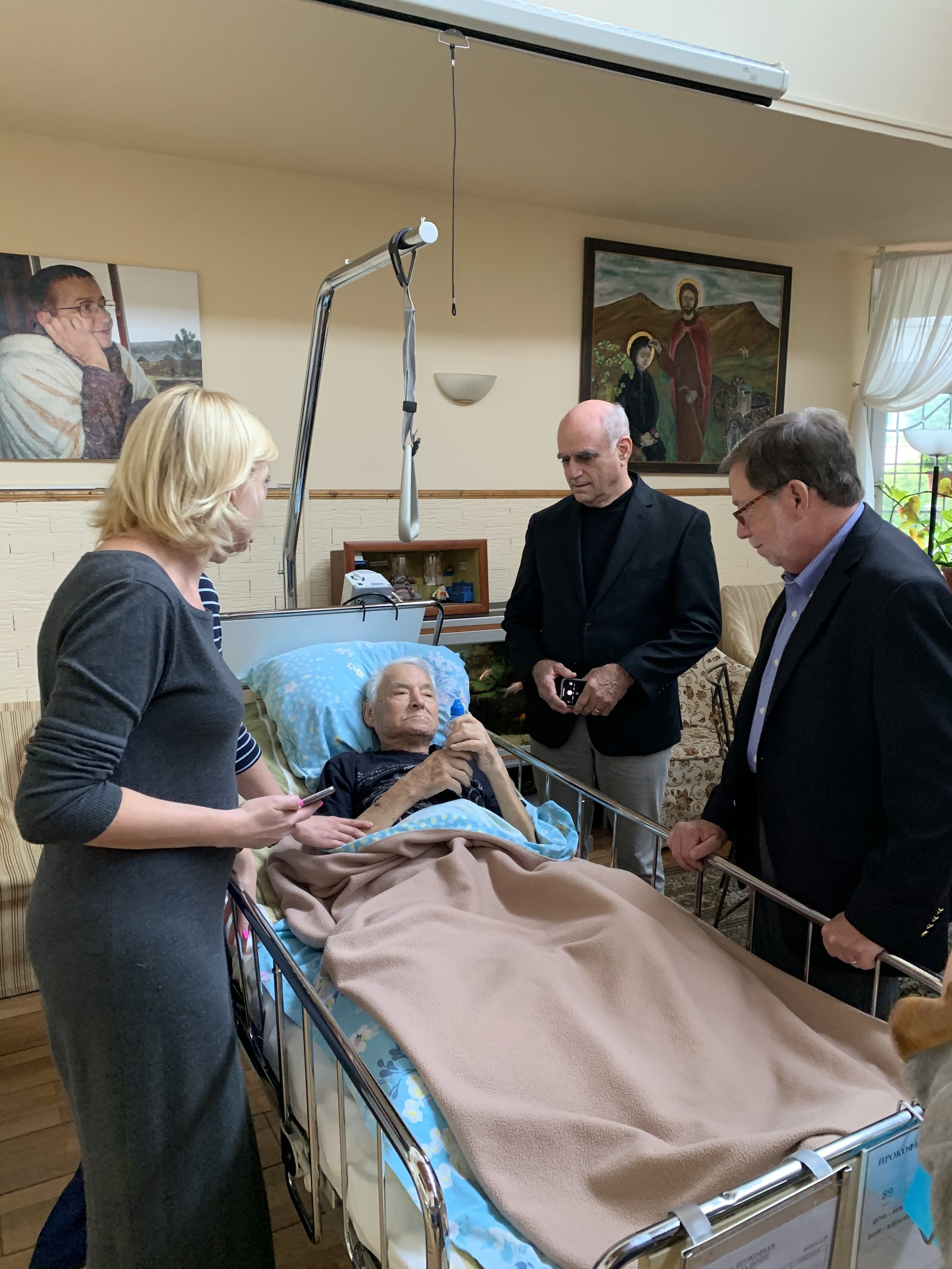 2019: AECA partners Drs. Stephen Connor (WHPCA), Tom Smith (Johns Hopkins), Diana Nevzorova (First Moscow Hospice) providing patient care in Moscow, Russia