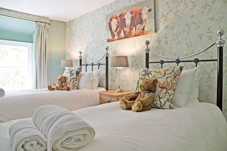 twin-brass-bedstead.jpg