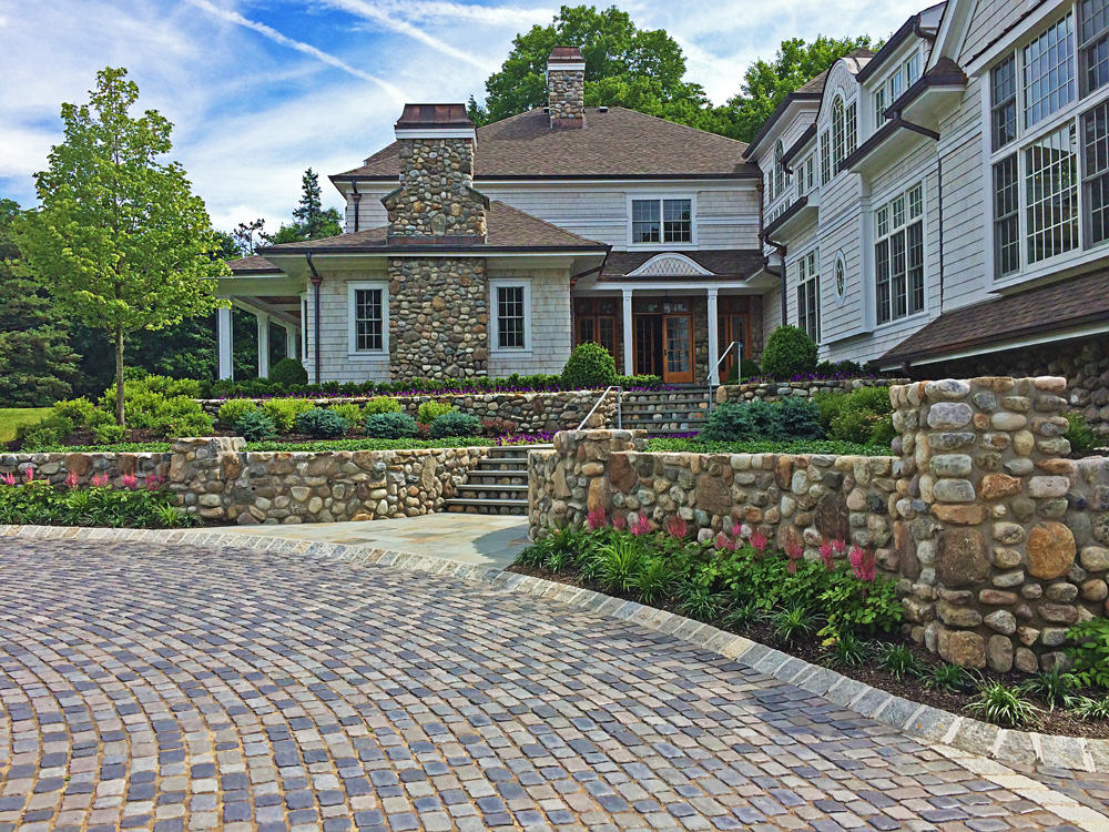 Paver driveway and retaining wall in Saddle River, NJ