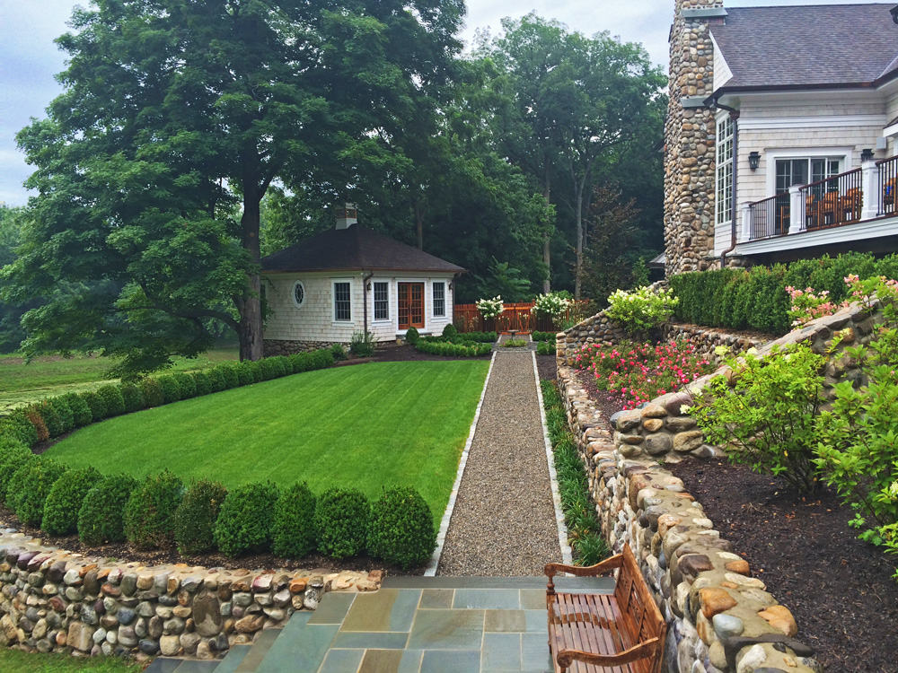 Paver walkway and retaining wall in Saddle River, NJ