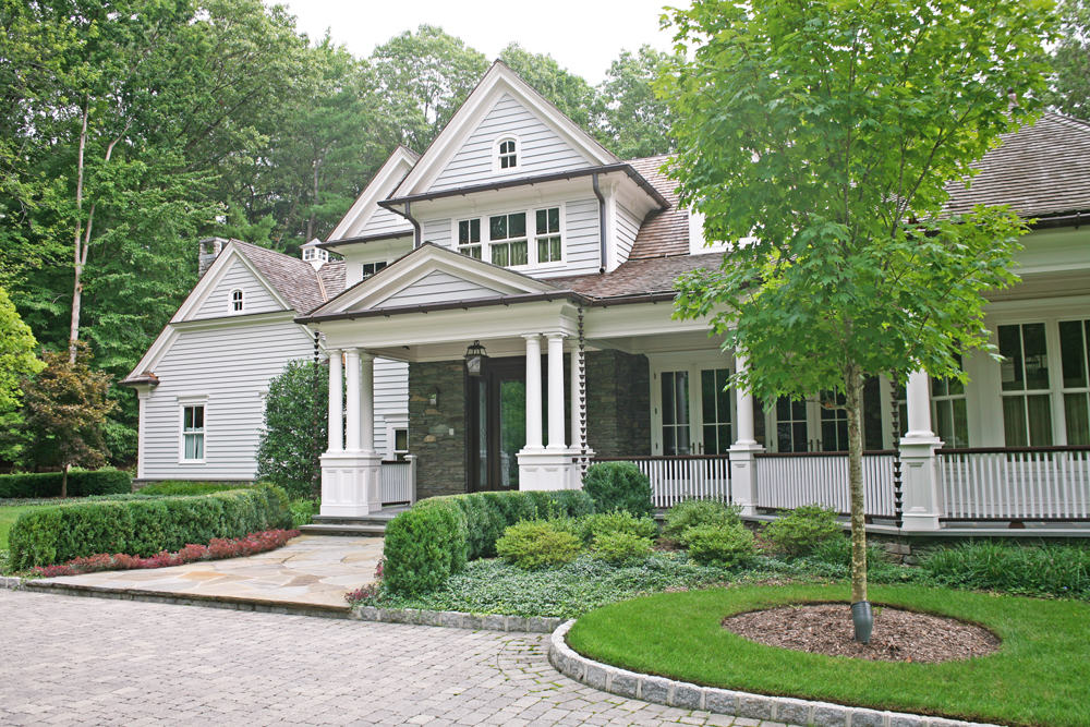 Front yard landscaping in Saddle River, NJ