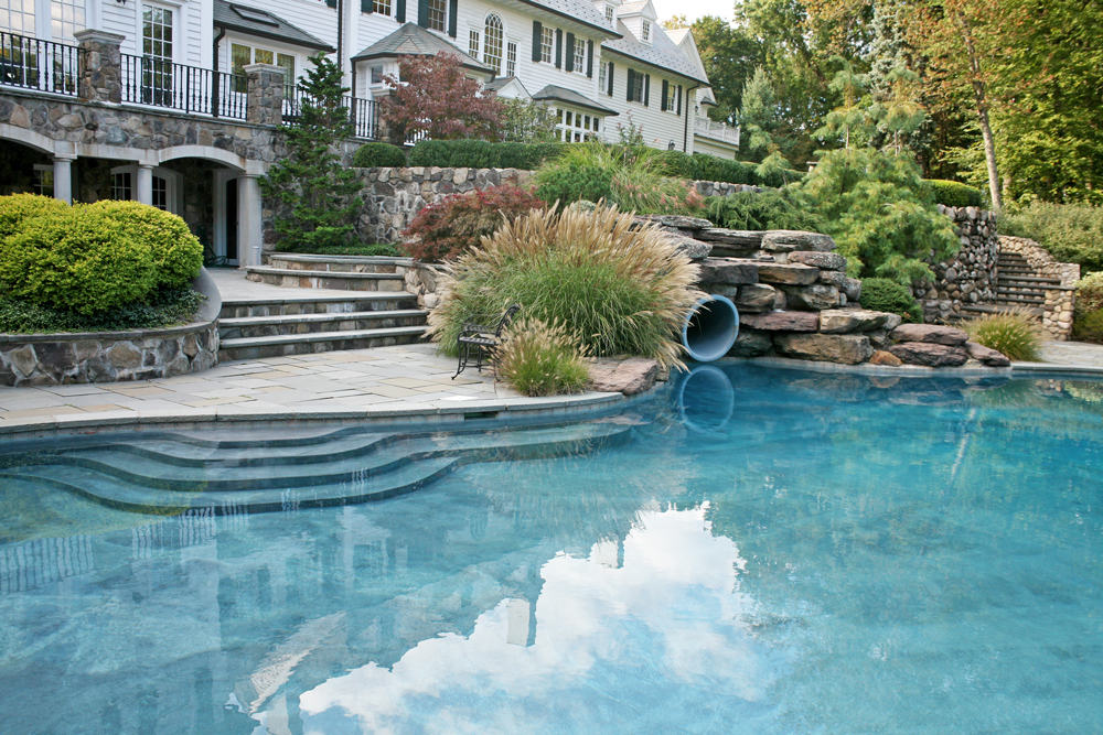 Inground pool and retaining wall in Franklin Lakes, NJ