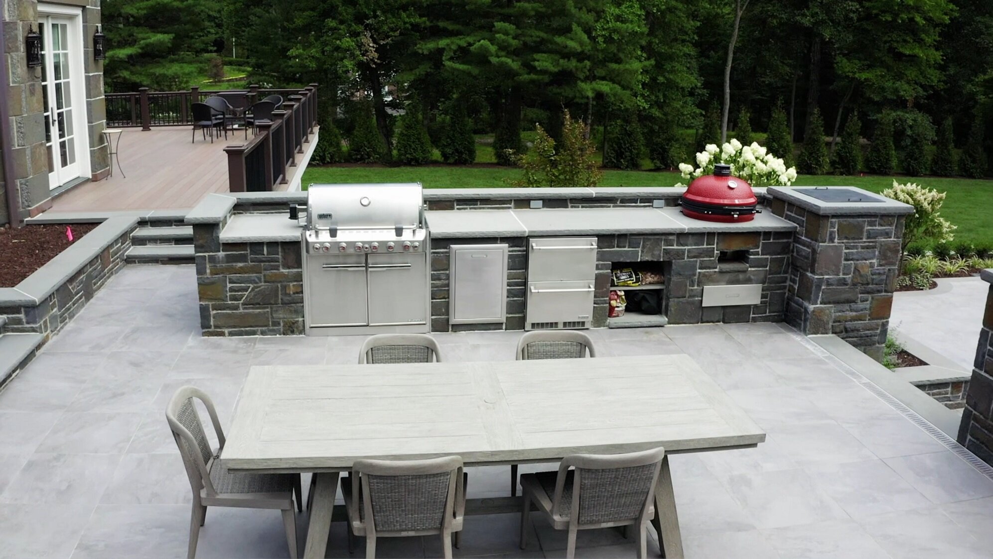 Modern outdoor kitchen in Saddle River, NJ